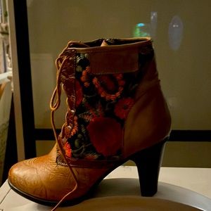 Trubelle, Lavanda boho ankle boots. Very colorful and artful